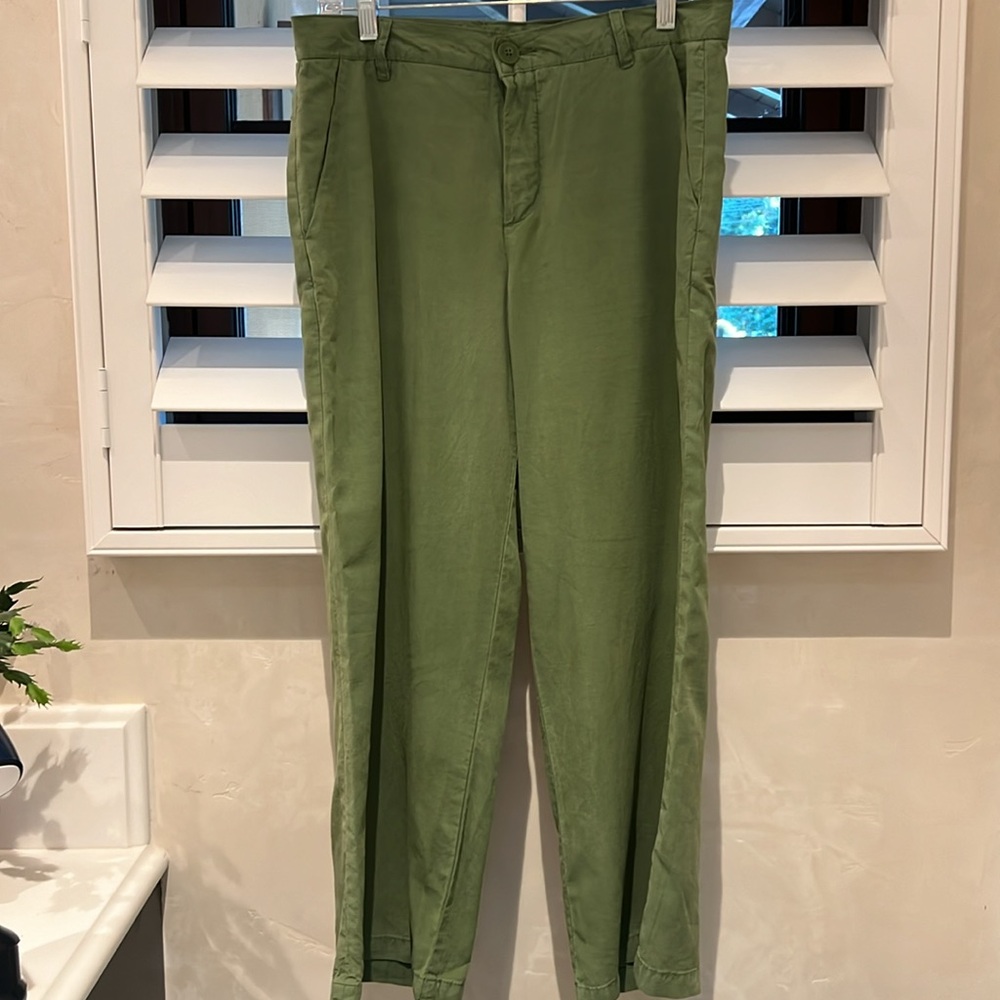 Kit from the Koth Charlotte wide legged cropped pants